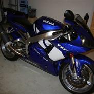 Yamaha YZF R1 RN04