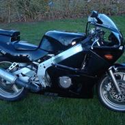 Honda Cbr 400 RR  sort
