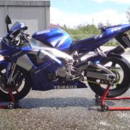 Yamaha yzf r1
