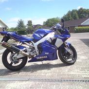 Yamaha yzf r1