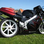 Honda VFR 400 R / Viffer