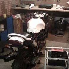 Suzuki GSX 400 F (død)