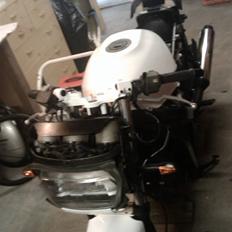 Suzuki GSX 400 F (død)