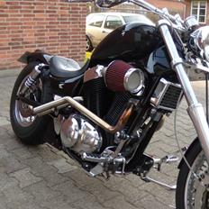 Suzuki Intruder