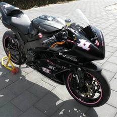 Yamaha R1 - Bane cykel  **SOLGT**