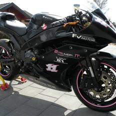 Yamaha R1 - Bane cykel  **SOLGT**