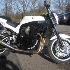 Suzuki gsxr1127 streetfighter