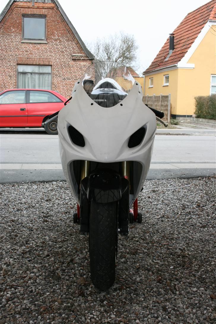 Suzuki GSXR 600 K5 baneged billede 4