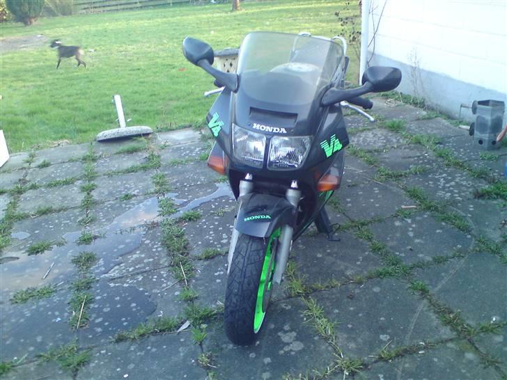 Honda VFR750F billede 4