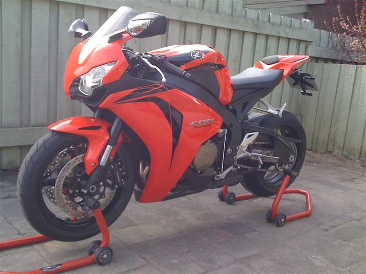 Honda CBR1000RR solgt!!! billede 3