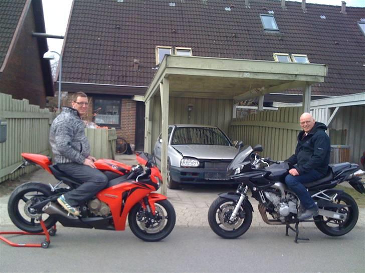 Honda CBR1000RR solgt!!! - Ny med mig. Gammel med en glad køber. (min far)... billede 6