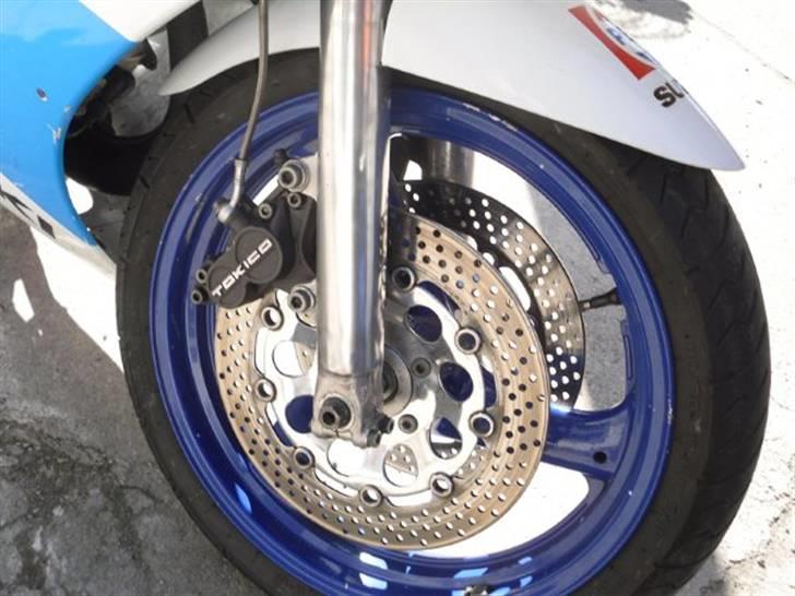 Suzuki RGV 250 billede 2