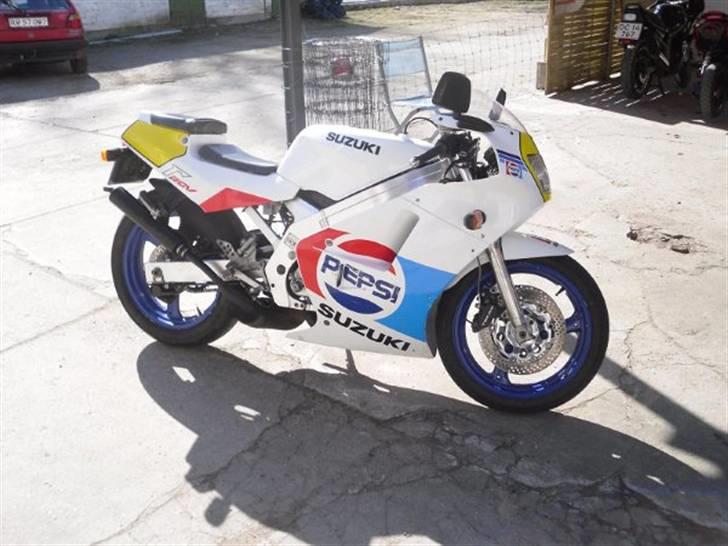 Suzuki RGV 250 billede 5