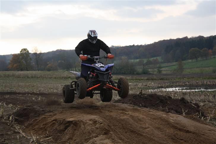 Polaris Predator - Troy Lee Edit. - Skulle lige prøve en kammerats Yamaha YFZ 450, DM klar, med opgraderinger for 80.000... den kører nu okay :-) billede 18
