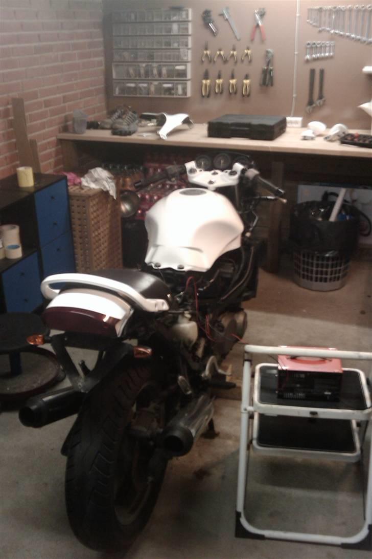 Suzuki GSX 400 F (død) - 12/04-10  billede 2