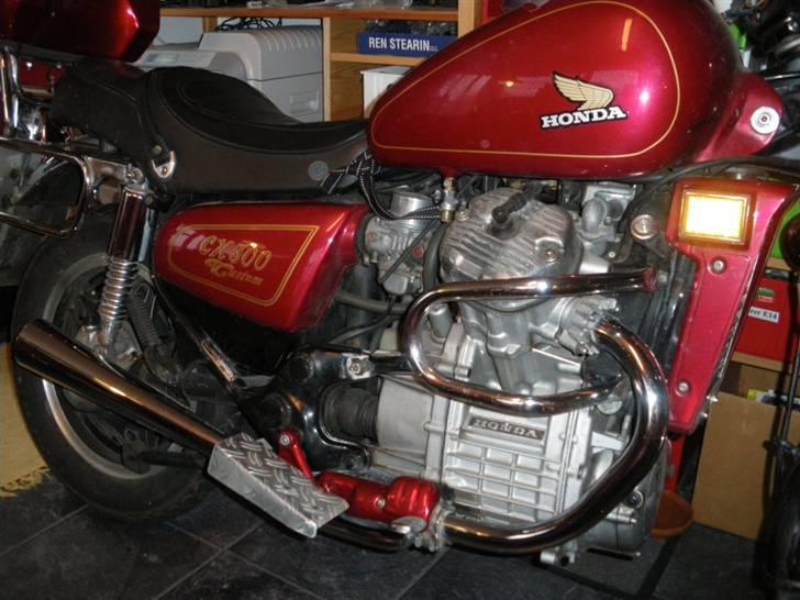 Honda cx 500 c - Min bil er også rødmetal, så de deler spraydåse billede 6