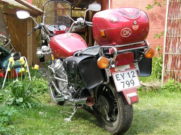 Honda cx 500 c - Kufferterne rummer hver 33 liter, men et par tasker er ofte nok. billede 9