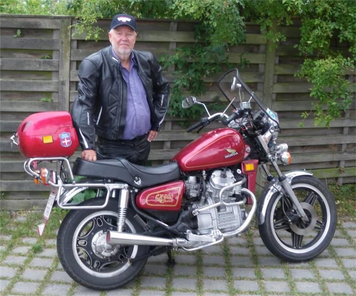Honda cx 500 c - Manden er 66, cyklen er kun 27, - den holder nok længere end mig billede 12