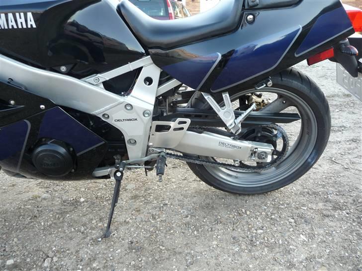 Yamaha FZR 400  billede 7