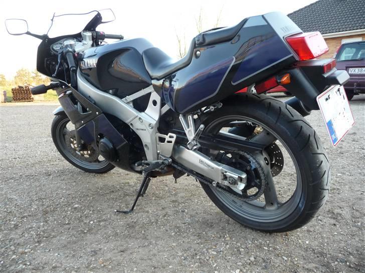 Yamaha FZR 400  billede 8