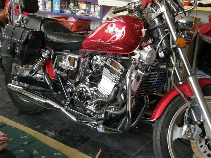 Regal Raptor DD250E-9 - Raptor er en efterligning af Honda Rebel, med et strøg af micro-harley billede 2