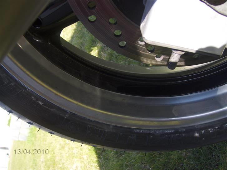 Suzuki gsx600f - poleret fælgkant med metal sorte eger billede 4