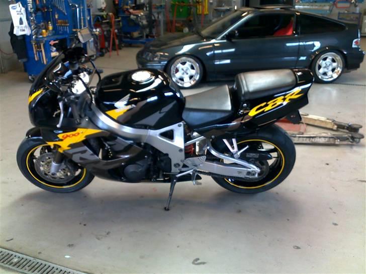Honda cbr 900 rr (solgt) billede 3