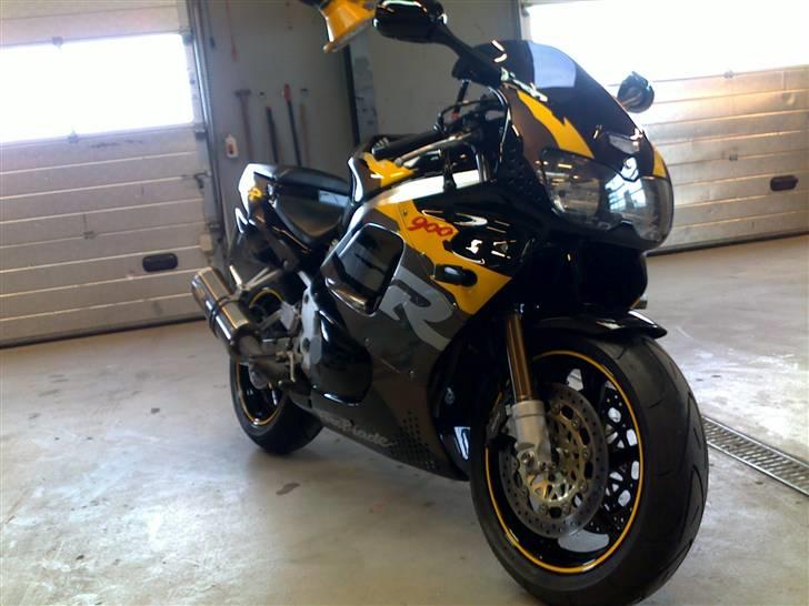 Honda cbr 900 rr (solgt) billede 10