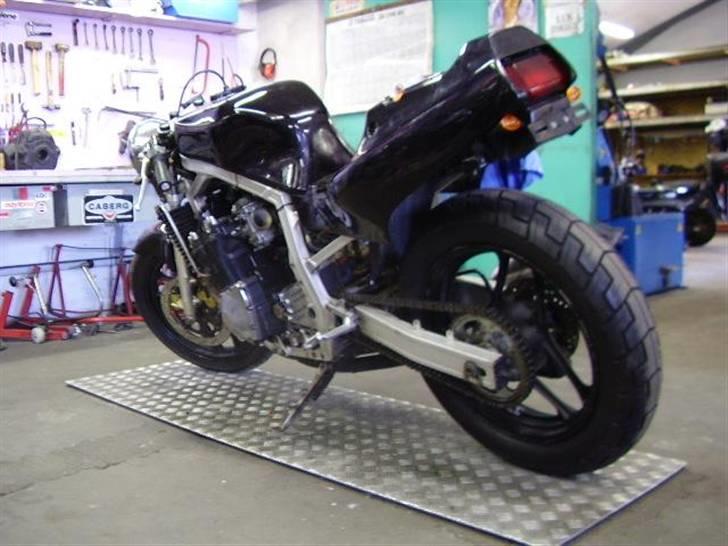 Suzuki gsx 750 r billede 2