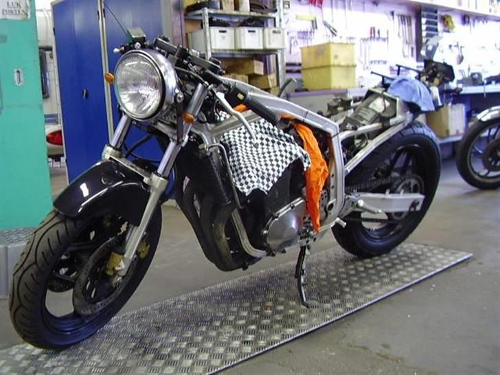 Suzuki gsx 750 r billede 3