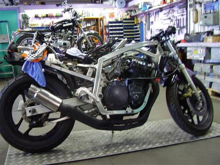 Suzuki gsx 750 r billede 4