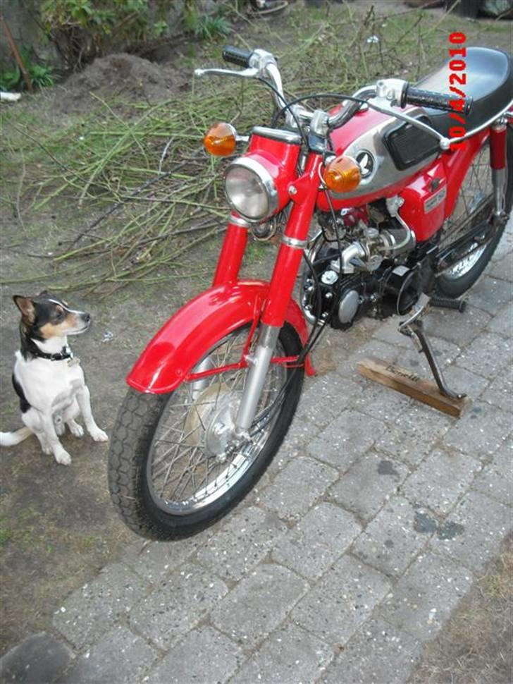 Honda CD50 /Dream/ - Hondaén beundres af en kender :-) billede 8