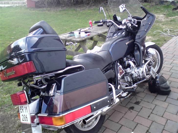 Honda Goldwing 1100  - Så er taskerne malet. billede 8