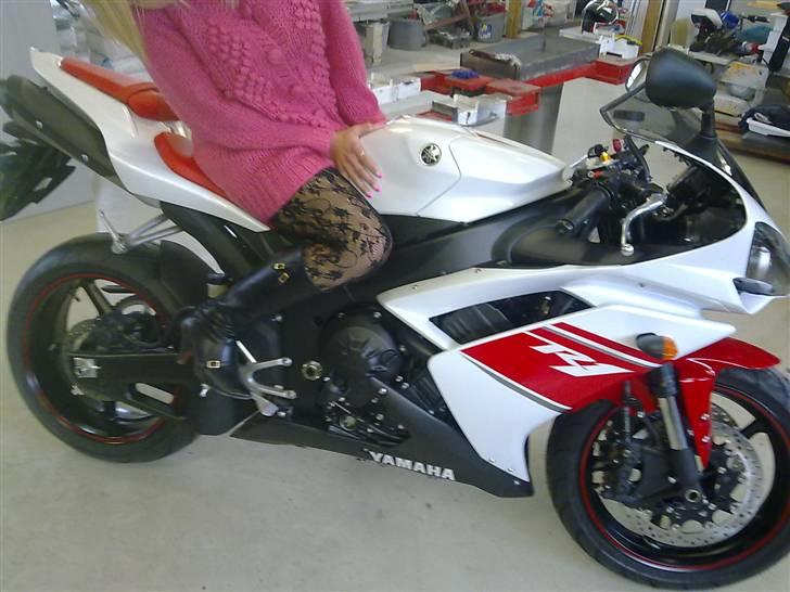 Yamaha R1 billede 4