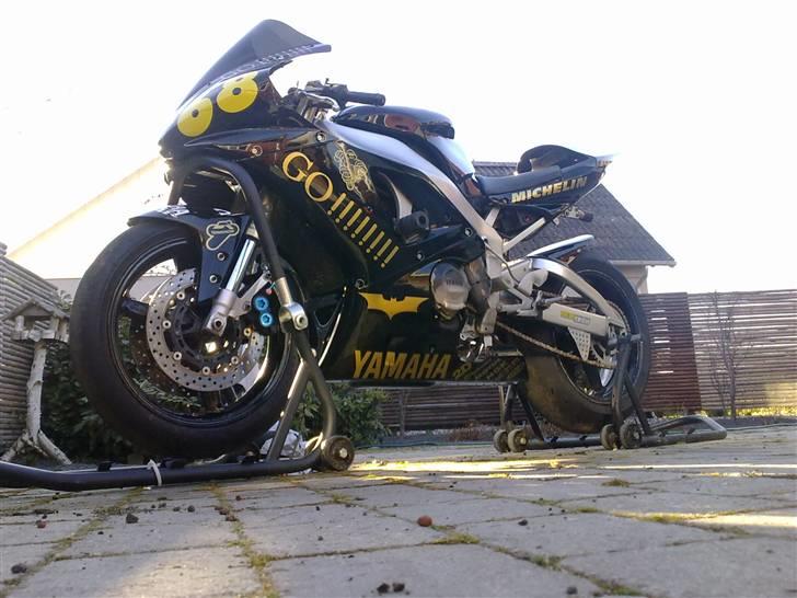 Yamaha R1 "Baneracer" billede 1