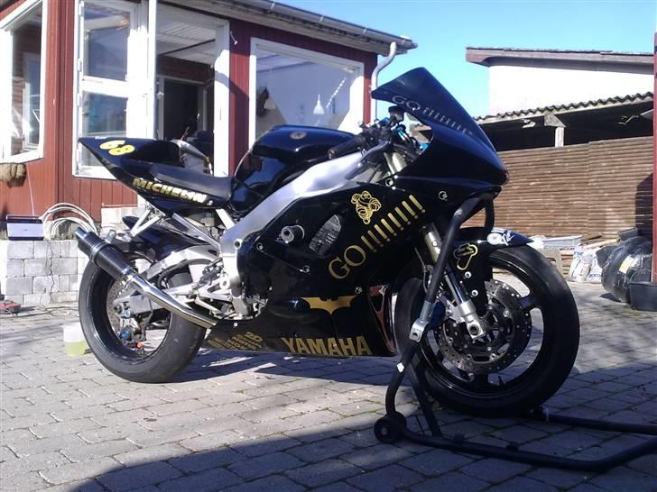 Yamaha R1 "Baneracer" billede 2