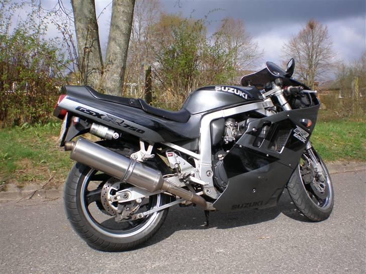 Suzuki GSXR 750 - Poleret stel billede 2