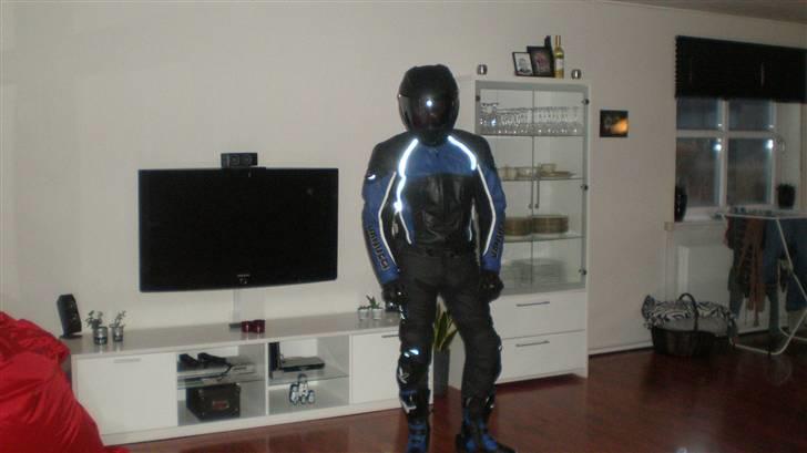 Suzuki GSXR 600ccm K7 Solgt. - et billed af ham selv. Fuld dressed up.... billede 18