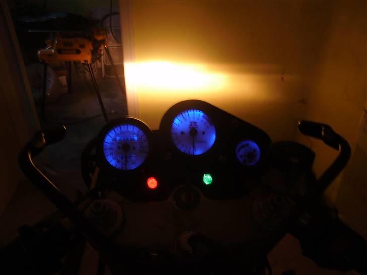 Suzuki gsxr 750w solgt billede 19