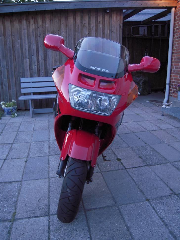 Honda cbr 1000 F  ( solgt d. 18/07 2014 ) - En honda sc 21.... hhmmmm det ligner da en sc 24 ....ik billede 11