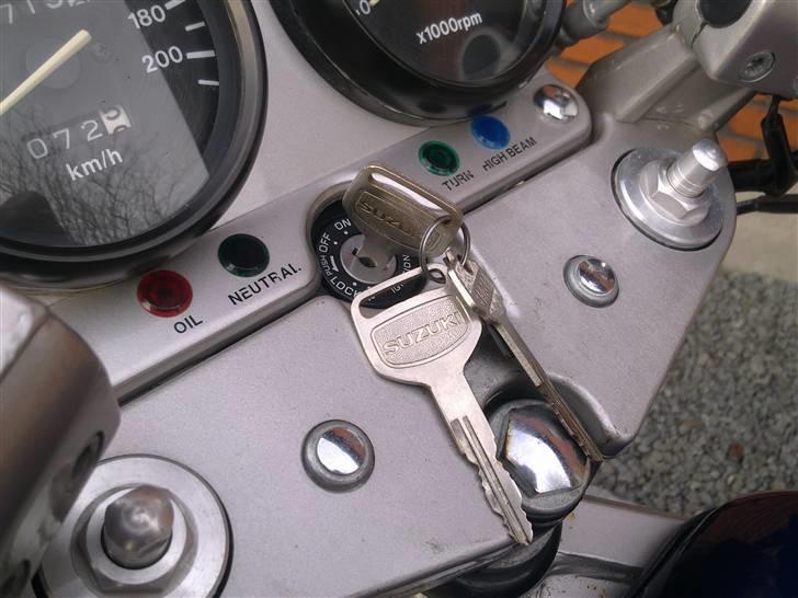 Suzuki GS 500E SOLGT - 2 originale nøgler og en uoriginal billede 10