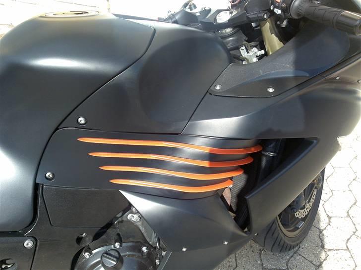 Kawasaki ZZR1400 - Gællerne er indfarvet med mat orange. billede 4