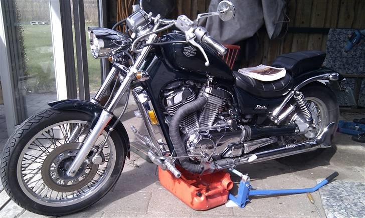 Suzuki VS 700 Intruder *solgt* - Olieskift billede 6