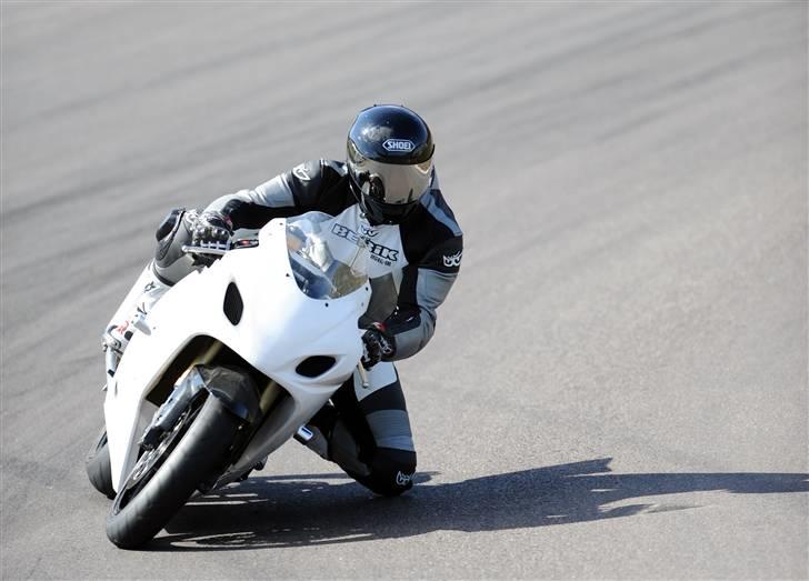 Suzuki GSXR 600 K5 baneged billede 7