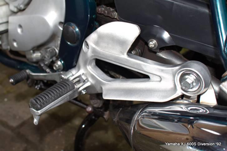 Yamaha XJ-600S Diversion (SOLGT) - Ny poleret fodhviler konsol billede 6