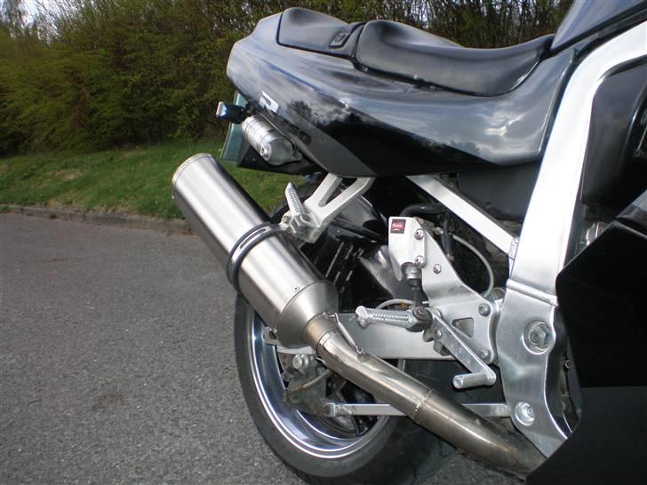 Suzuki GSXR 750 - Den lyder så FED billede 7