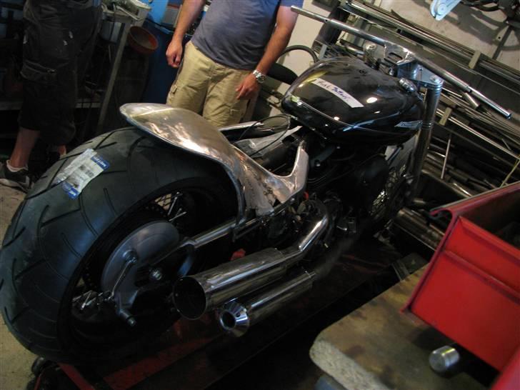 Yamaha Dragstar XVS 650 - Sådan så den ud d. 26/7. Nu begynder jeg at kunne se lyset for enden af tunnelen  :o) billede 1