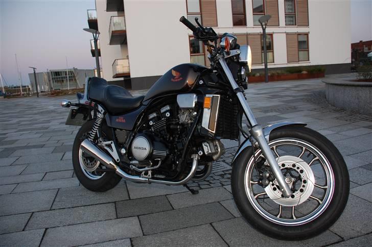 Honda V65 Magna - SOLGT billede 3
