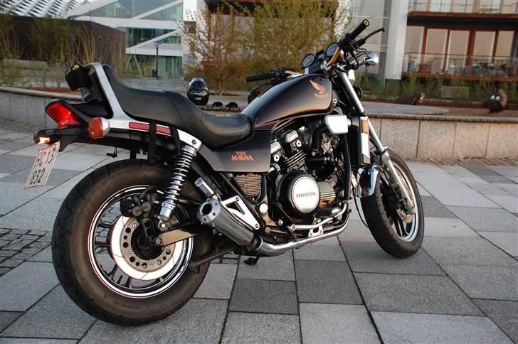 Honda V65 Magna - SOLGT billede 4