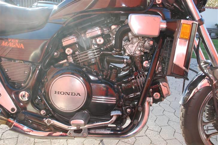 Honda V65 Magna - SOLGT billede 5